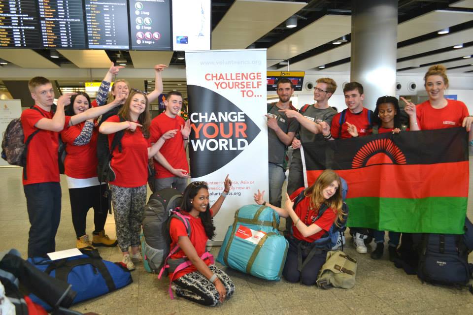 Hannah and the ICS volunteers at the airport